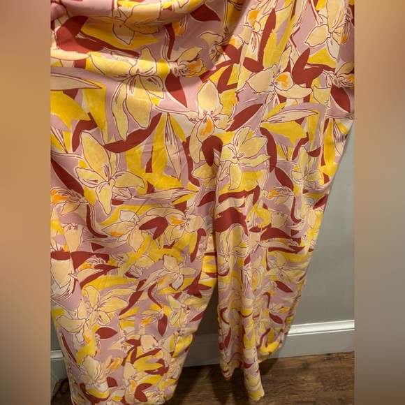 Wide leg jumpsuit halter top size XL feminine floral vacation island tropical - Picture 4 of 16